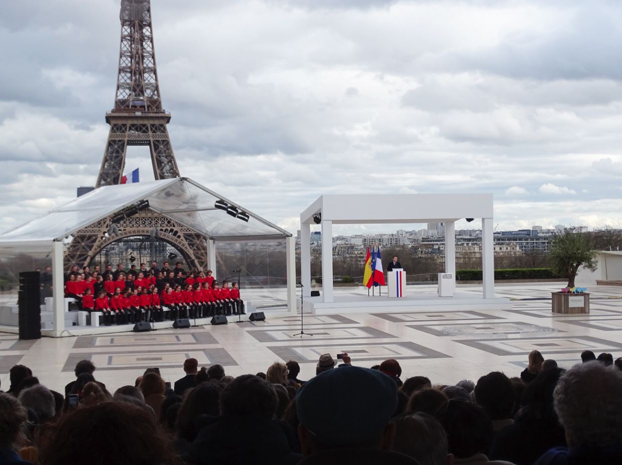 La cérémonie s'est déroulée sur la place des Droits de l'Homme, au Trocadéro à paris.